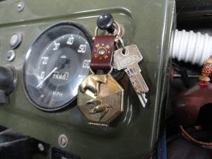falconry keychain depicting snipe hawking